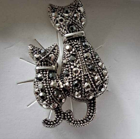 cat brooch - Picture 1 of 3